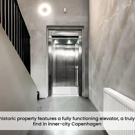Sanders Leaves - Precious Two-bedroom Penthouse In Downtown *