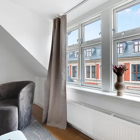 Sanders Leaves 4 - Precious 2-bdr In *