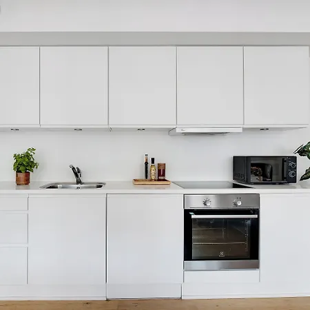 Leaves 4 - Precious 2-bdr In Apartman