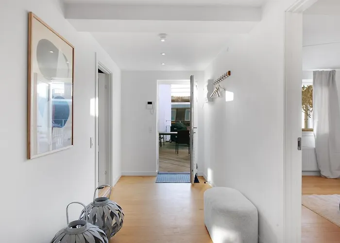 Leaves 4 - Precious 2-bdr In