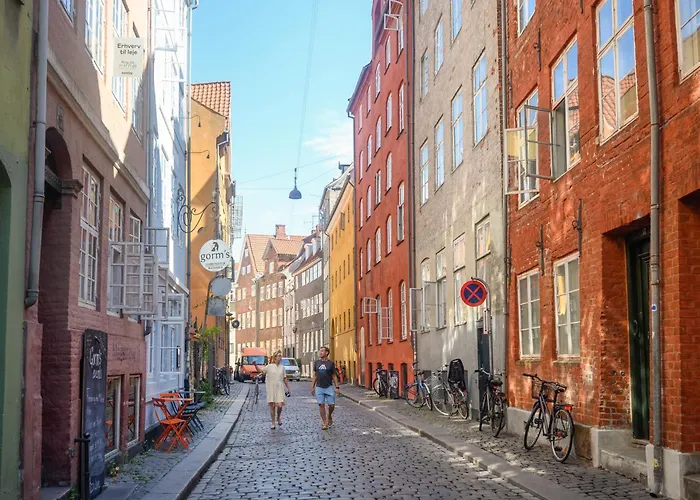 Leaves 4 - Precious 2-bdr In