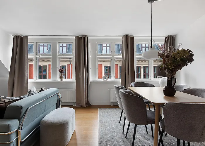 Leaves 4 - Precious 2-bdr In 아파트