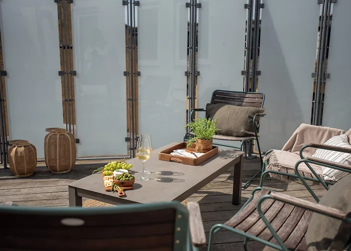 Leaves 4 - Precious 2-bdr In