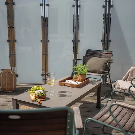 Leaves 4 - Precious 2-bdr In