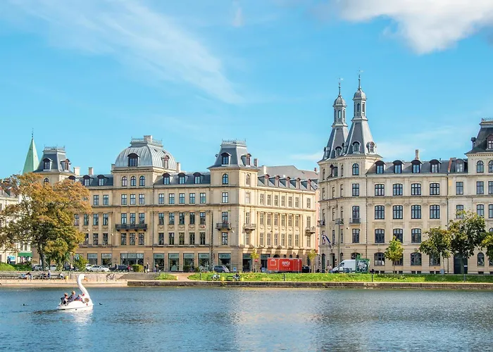 Leaves 4 - Precious 2-bdr In