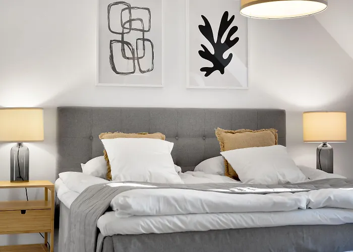 Leaves 4 - Precious 2-bdr In *